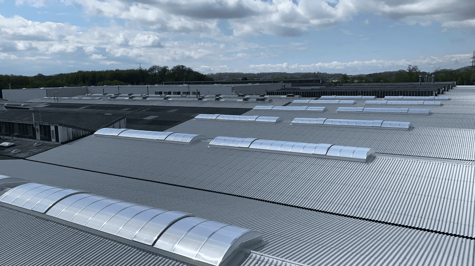 Dakdekker voor verkoop buiten- en binnendienst