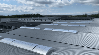 Dakdekker voor verkoop buiten- en binnendienst